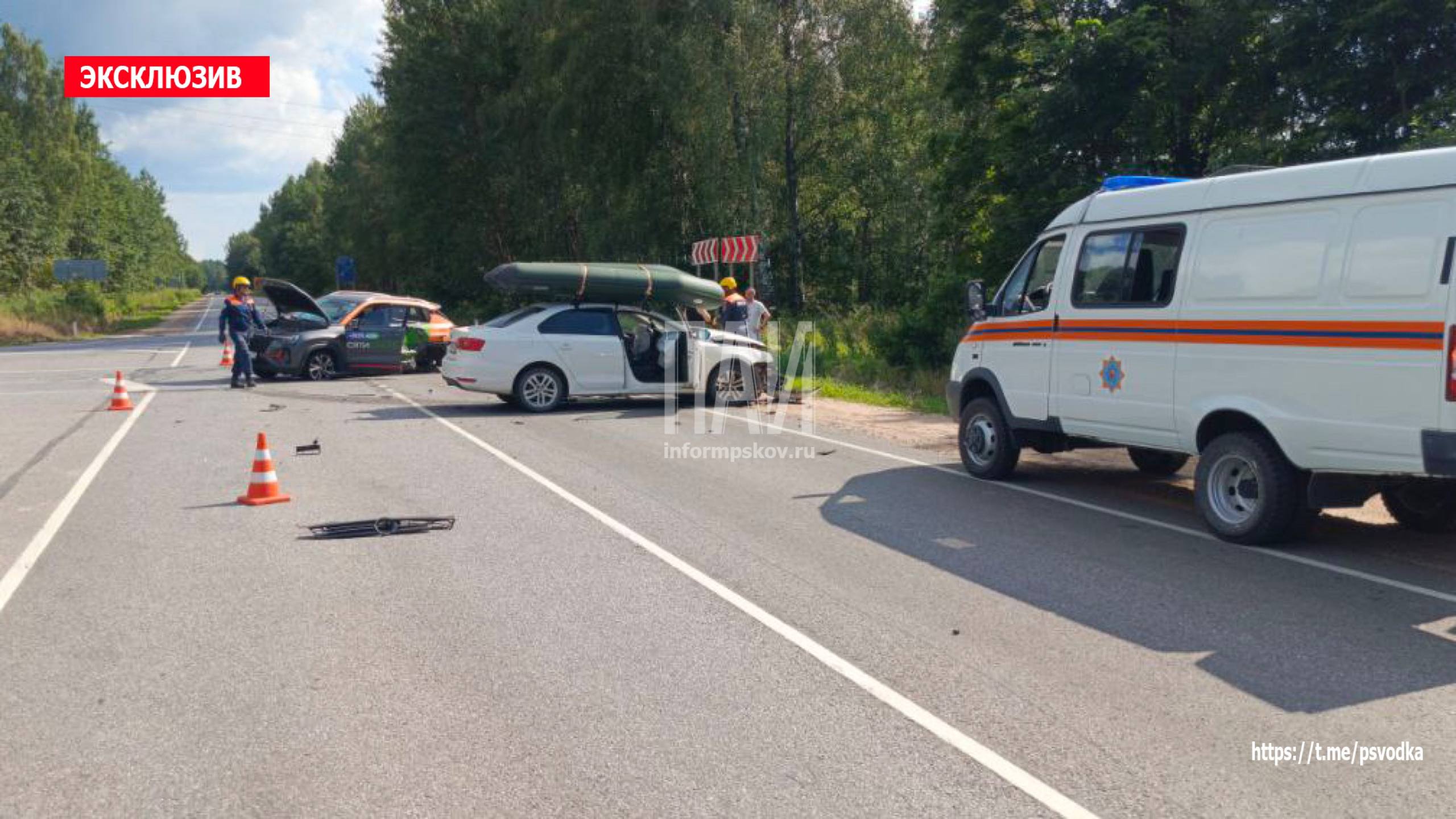 На автодороге Псков-Гдов-Сланцы  114 км  столкнулись Changan и Volkswagen.   В результате ДТП пострадала женщина из Volkswagen.    На месте работают сотрудники ГАИ, спасатели ПСО и бригада скорой помощи. Обстоятельства аварии выясняются.