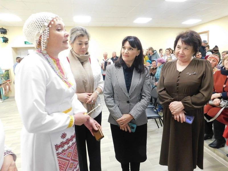 Юманлыхский сельский клуб Аликовского округа открылся после капремонта  В церемонии открытия обновленного клуба, прошедшей 11 октября, приняла участие заместитель министра культуры Надежда Павлова.   Один из наиболее крупных культурных центров района возобновил свою деятельность после капитального ремонта, стартовавшего 1 апреля и завершенного 31 июля 2024 года. По-особому торжественно и тепло прозвучало поздравление Главы Аликовского муниципального округа Александра Терентьева, сообщает Минкультуры Чувашии.  ХЫПАР   ПРЕДЛОЖИТЬ НОВОСТЬ