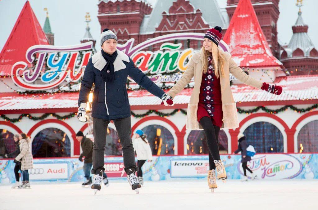 ГУМ каток на Красной площади откроют 1 декабря Работать он будет до 1 марта Каток будет работать для всех гостей ежедневно с 09 00 до 23 30 Заключительный сеанс будет начинаться в 22 30