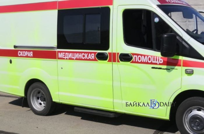Очередное нападение на врачей скорой помощи в Улан Удэ Пьяный хулиган сломал кардиограф и оскорблял медиков прибывших на вызов Для усмирения дебошира пришлось вызывать росгвардейцев Несостоявшийся пациент пояснил что скорую помощь вызвала его сожительница а сам он боится уколов и поэтому так себя повёл рассказали в Росгвардии
