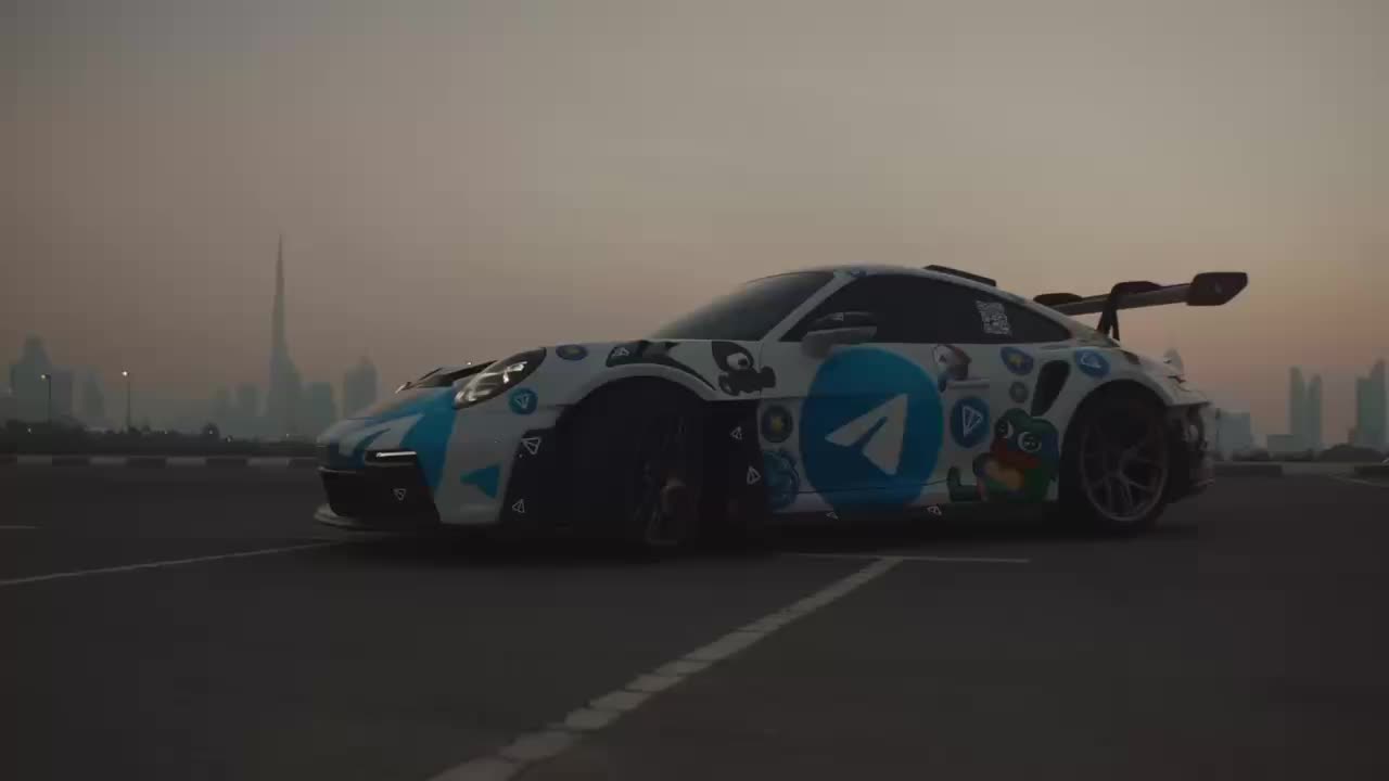 Рохман обменял 18 уникальных подарков на Porsche GT3 RS