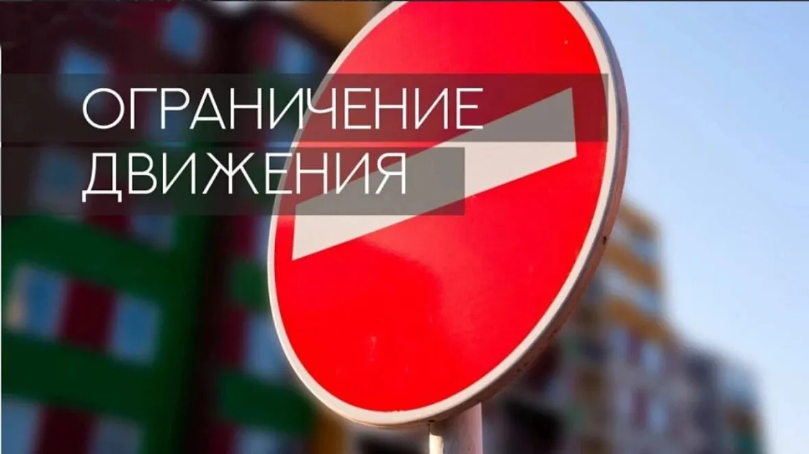 Внимание Временно перекрыто движение в сторону Кабардинки для грузовых автомобилей и машин с высокой парусностью Уважаемые жители и гости города героя Из за усиления порывов ветра на выезде из Новороссийска от перевалочного комплекса Шесхарис в сторону Кабардинки временно перекрыто движение для грузовых автомобилей и машин с высокой парусностью С ночи сохраняется сильный ветер в некоторых районах города порывы достигали 29 м с Убедительная просьба проявляйте осторожность и соблюдайте меры безопасности сообщил в своих соцсетях глава города героя Новороссийска Андрей Кравченко
