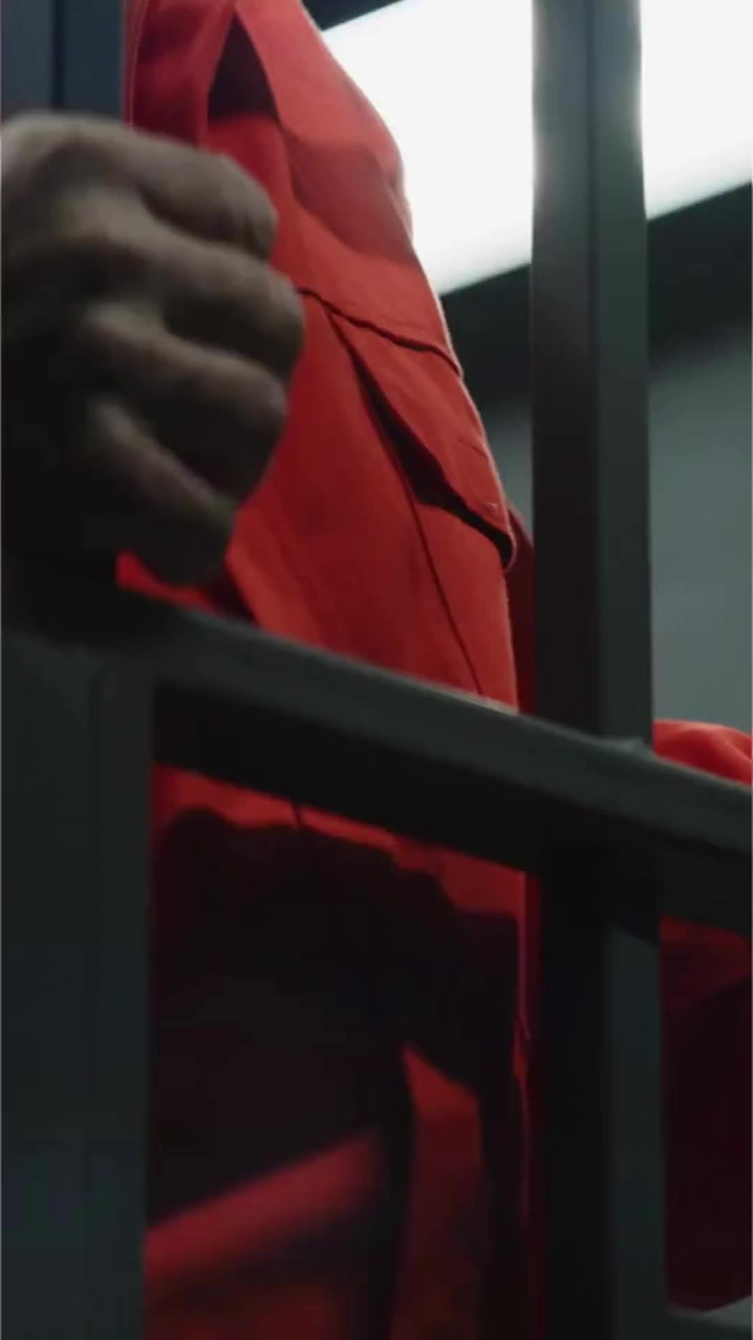 Сравнение зарплат учителей и заключённых в России: Екатеринбург и Пенза