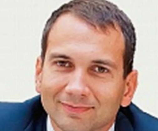 Бывший заместитель министра Алексей Скляр обвинил жену в своей смерти И покончил с собой Сообщение о грядущем суициде 50 летний чиновник разместил в телеграм канале Вы читаете мое письмо когда меня уже нет Во всем виновата моя жена Спасатели приехали в дом Скляра в деревне Поповка Новая Москва и нашли его мертвым