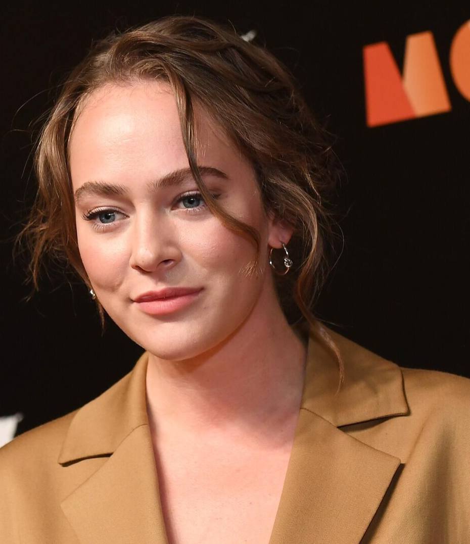 Актрисе Аглае Тарасовой запросили 3 5 года условно Как передает РИА Новости для актрисы также запросили испытательный срок в 3 года Тарасова признала вину по делу но сегодня заявила что не знала о содержимом подаренного ей вейпа в нем нашли 0 38 граммов гашишного масла Сторона защиты попросила приговорить Тарасову к штрафу ВПШ