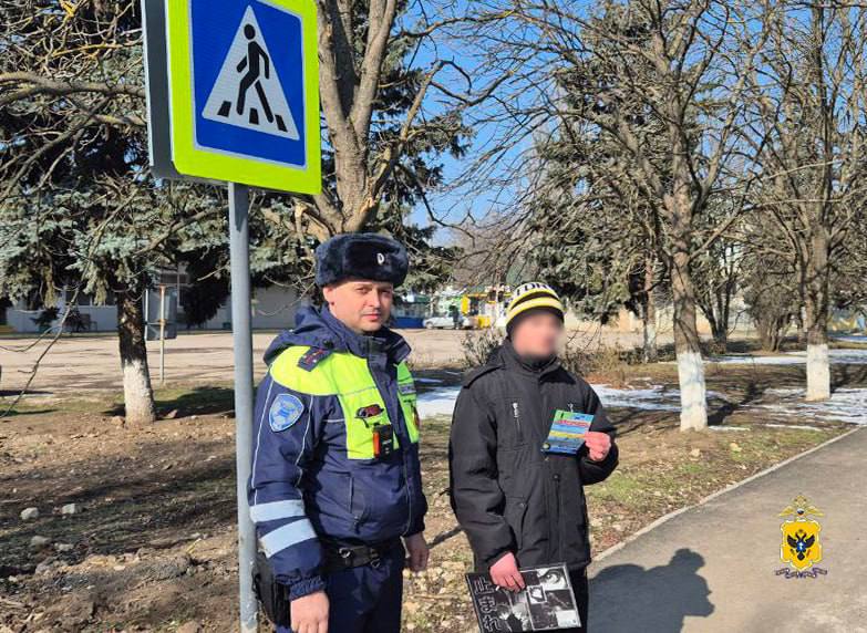 В Чаплинском округе госавтоинспекторы провели профилактический рейд "Пешеход"   Правоохранители побеседовали с водителями, пассажирами и пешеходами округа, рассказав о наиболее распространенных нарушениях, приводящих к ДТП с участием пешеходов.  "По результатам рейда в отношении шести местных жителей составлены административные материалы", - сообщили в ведомстве.  Радио Таврия - подписаться