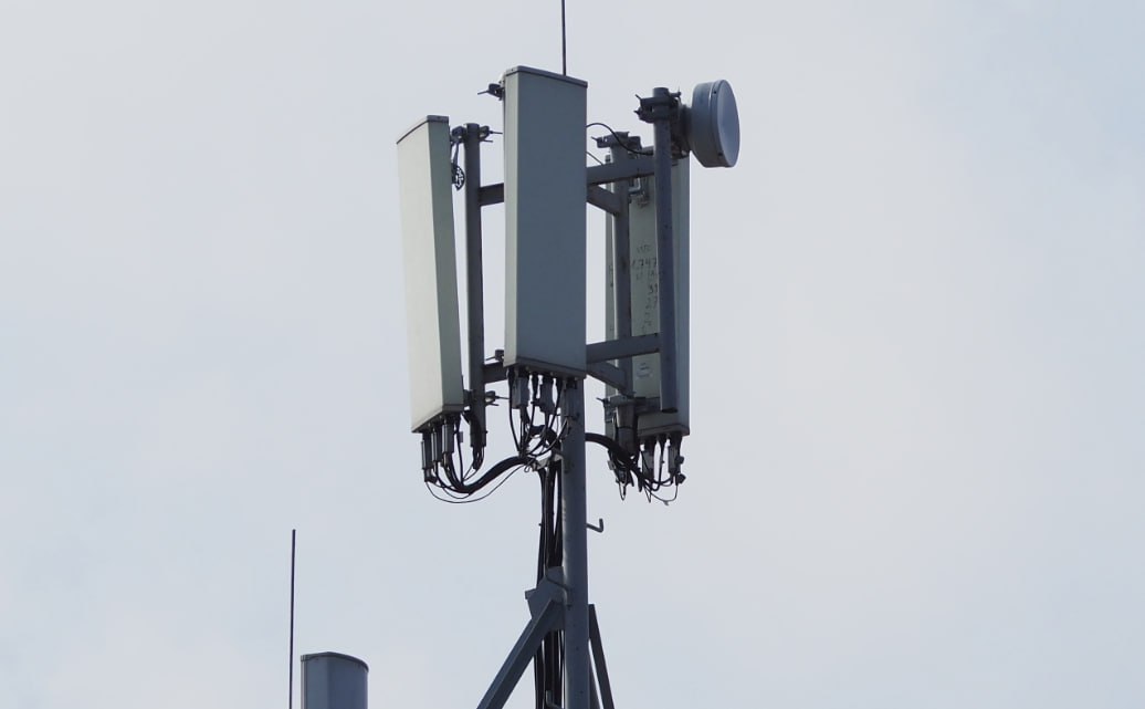 Госдума обязала операторов блокировать связь по первому требованию ФСБ Депутаты приняли соответствующий законопроект в третьем окончательном чтении Отдельно отмечается что операторы не будут нести ответственность перед клиентами из за отсутствия связи если услуги не были предоставлены по требованию спецслужбы Подписывайтесь на Подъём Паблик Подъёма в ВК