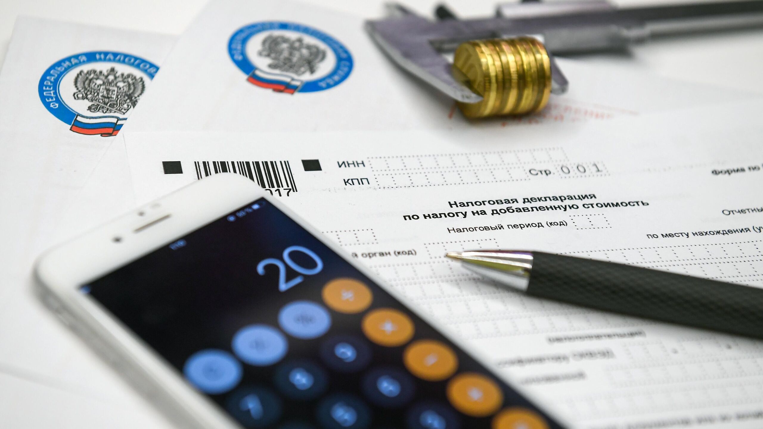 В России с 1 января 2026 года вступит в силу закон об установлении налоговых льгот для резидентов международных территорий опережающего развития МТОР на Дальнем Востоке рассказал РИА Новости глава комитета Госдумы по развитию Дальнего Востока и Арктики Николай Харитонов С 1 января 2026 года вступает в силу принятый под занавес весенней сессии закон создавший правовые условия для создания и функционирования в России международных ТОР Это долгожданное решение направленное на реализацию поручения президента РФ по итогам Восточного экономического форума и плана реализации послания президента РФ Федеральному собранию сказал он Депутат отметил что режим международных ТОР благодаря закону станет по настоящему привлекательным для партнеров из дружественных стран