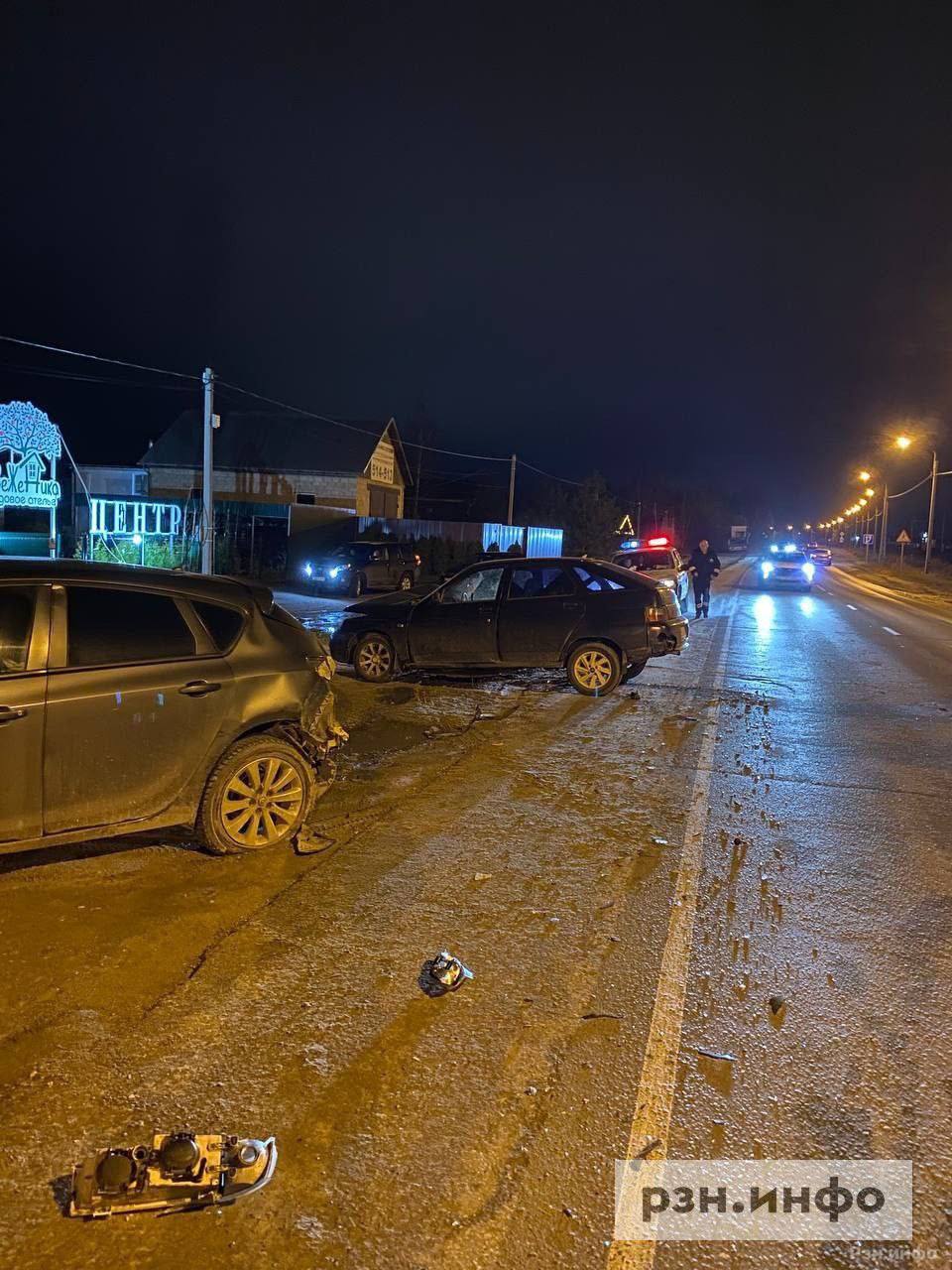 Иномарка столкнулась с «Ладой» под Рязанью  Авария произошла, в Алеканове. Opel столкнулся с ВАЗ-2112.  На месте работают полицейские. Информации о пострадавших нет.    Подписаться     — заплатим за эксклюзив