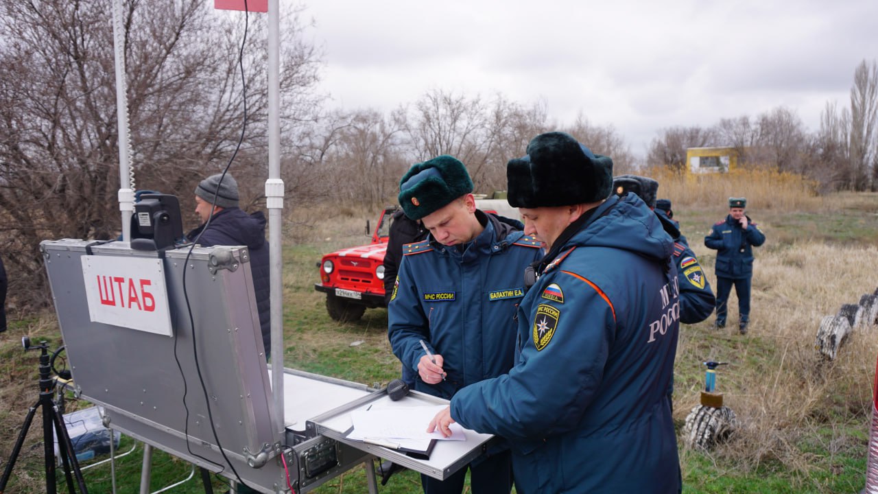 В Волгоградской области состоялись учения по тушению лесных пожаров  К тушению условного возгорания в Среднеахтубинском лесничестве было привлечено 24 единицы техники, в том числе беспилотник, а также около 60 человек личного состава.  Слаженные действия специалистов обеспечили локализацию и полную ликвидацию огня в короткий срок и без последствий.    Пожароопасный сезон в Волгоградской области начнется завтра, 20 марта.    Подписаться