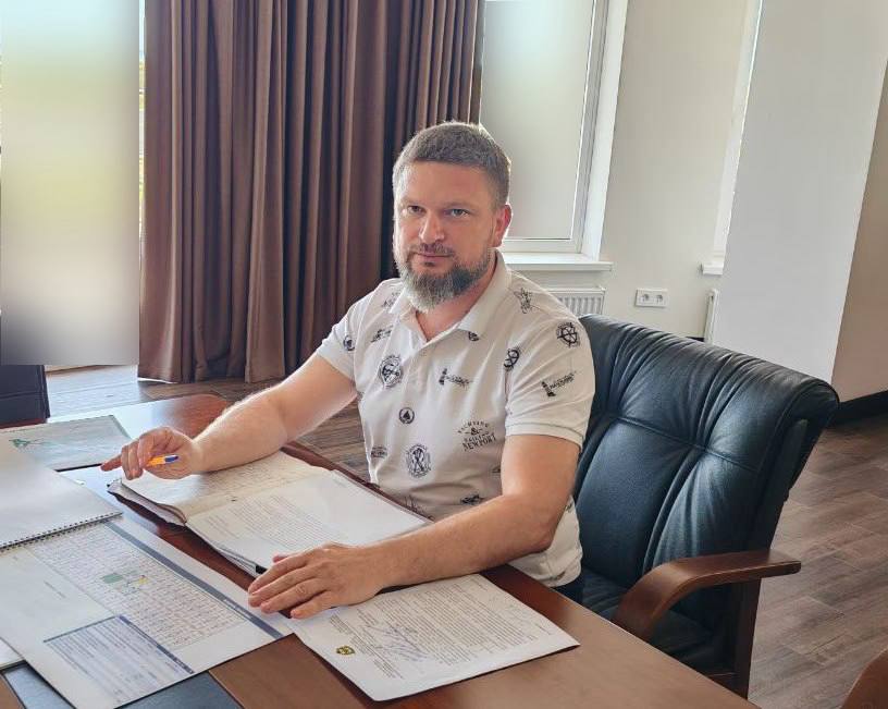 Владимир Сальдо и глава Минтуризма Херсонской области Сергей Запускалов обсудили ключевые задачи на 2025 год "Поручил ускорить работу по созданию реабилитационного центра для участников СВО и их семей. Отдельно рассмотрели участие Русского географического общества в развитии молодежного направления регионального туризма", - поделился губернатор региона. Также Владимир Сальдо поддержал идею создания регионального проектного офиса, который займется подготовкой кадров для туристической отрасли. Радио Таврия - подписаться