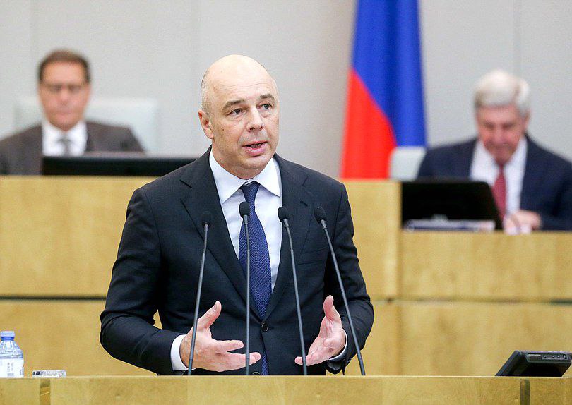 Сегодня министр финансов РФ Антон Силуанов при обсуждении изменений в федеральный закон "О федеральном бюджете на 2025 год и на плановый период 2026 и 2027 годов" на пленарном заседании Государственной Думы официально и публично признал свое нежелание изыскивать средства на модернизацию национальной  экономики и развитие отечественной инфраструктуры.  В рамках обсуждения законопроекта заместитель председателя Государственной Думы Александр Бабаков предложил Минфину России решить проблему денежной массы в экономике на основе предложений Партии "Справедливая Россия - За Правду".  Мы, в частности, предлагаем обязать Центробанк России покупать государственные облигации, выпускаемые Правительством России. По сути, будет происходить внутреннее кредитование российской экономики на основе целевой эмиссии.  Отмечу, этот подход реализован в ряде динамично развивающихся стран мира, например, в Китае.  Однако г-н Силуанов не смог оценивать важность и перспективность данной инициативы и отказался от ее реализации. Жаль...