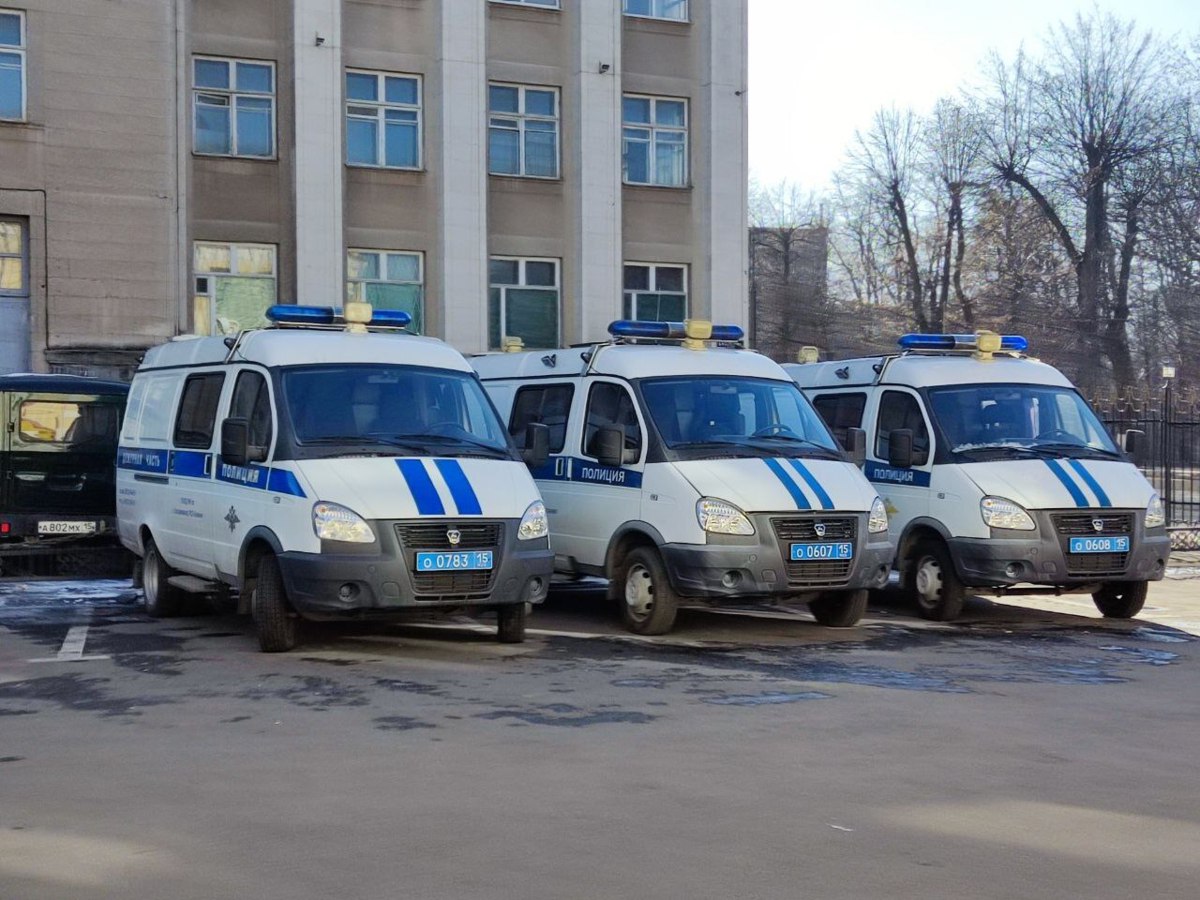 Строителей в РСО обвиняют в хищении 20 млн рублей при строительстве водопровода Директора и главного инженера обвиняют в мошенничестве в особо крупном размере. По данным следствия, в 2020 году компания заключила госконтракт с Министерством сельского хозяйства и продовольствия РСО-Алания на реконструкцию водопроводных сетей в селе Гизель Пригородного района. В ходе оперативно-розыскных мероприятий полиция обнаружила существенные расхождения между объемом фактически выполненных работ и данными, указанными в проектно-сметной документации.