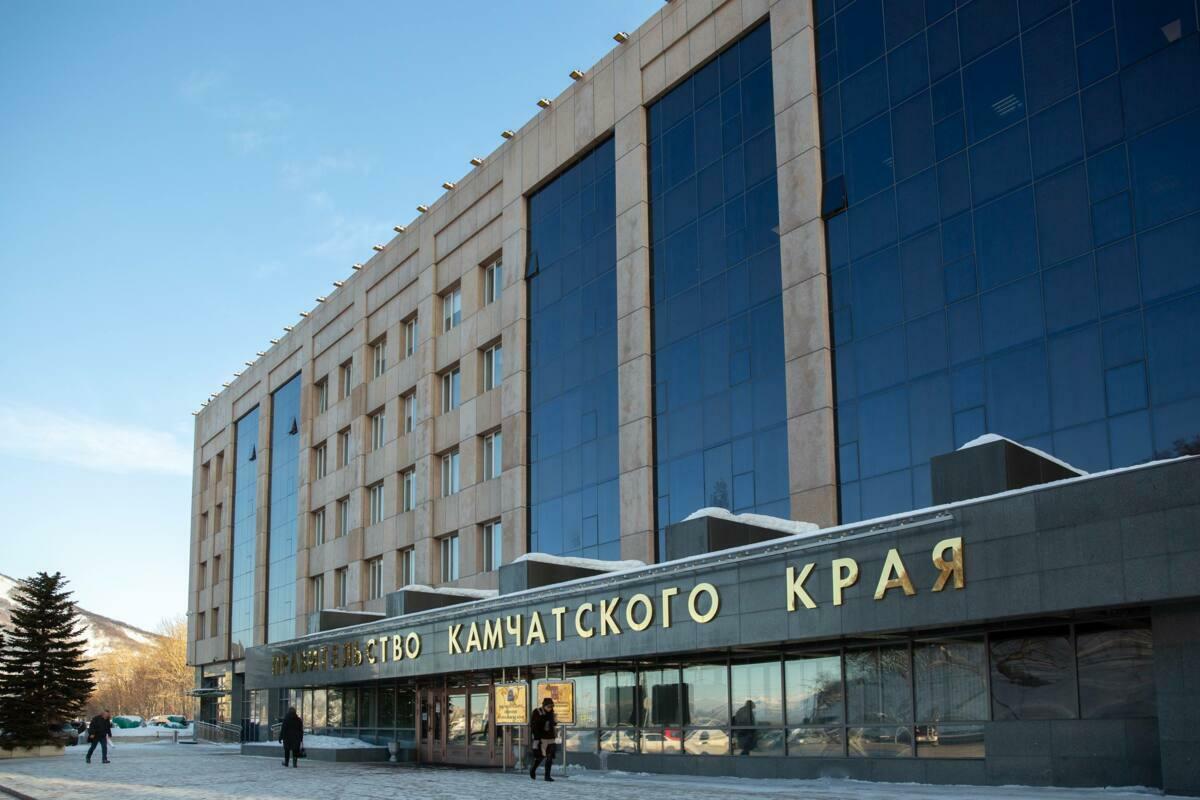 Глава Камчатки Владимир Солодов представил кадровые перестановки на Камчатке На должность министра природных ресурсов и экологии края назначена Виктория Расулова а на пост главы Вилючинского городского округа избран Олег Бондаренко Также на должность врио первого вице губернатора был назначен Павел Ясевич