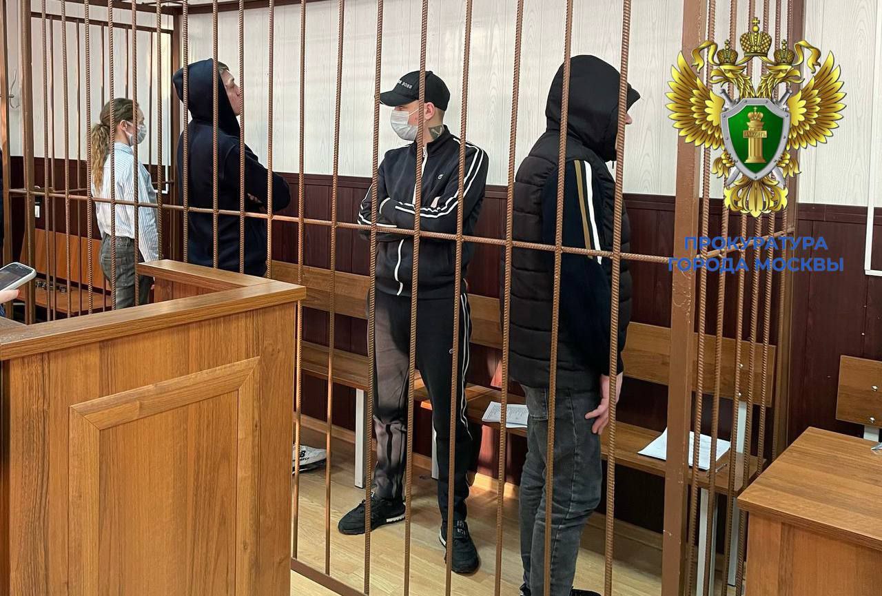 Прокуратура Москвы сообщила о завершении расследования дела с квартирой Долиной К уголовной ответственности привлечены трое мужчин — Артур Каменецкий, Дмитрий Леонтьев и Андрей Основа, а также Надежда Цырульникова. Женщина также обвиняется в совершении еще трёх аналогичных преступлений. Судом удовлетворен иск о взыскании в пользу Долиной денег с расчëтных счетов причастных к преступлению лиц. Ранее сделка по продаже квартиры была оспорена в судебном порядке.