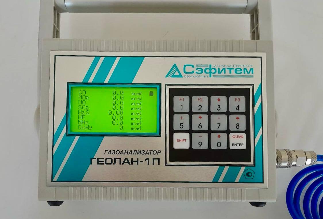 Современный газоанализатор начали использовать для контроля за качеством воздуха в Нижнем Новгороде Как сообщили в мэрии, он умеет одновременно фиксировать до восьми видов загрязнителей воздуха, в том числе аммиак, оксиды азота, углеводороды и сероводород. Мониторинг будет проводиться в районах, откуда регулярно поступают жалобы жителей. В случае превышения предельно допустимых концентраций информация направляется в контролирующие органы.