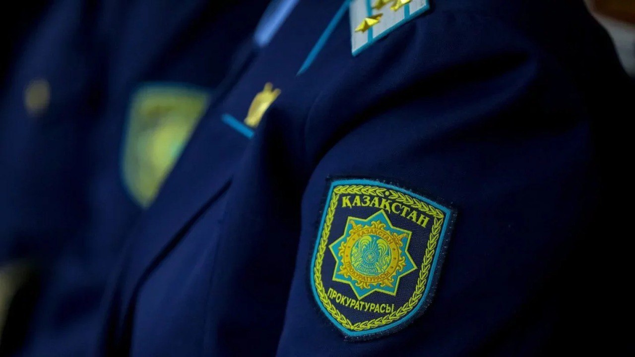 Генпрокуратура подтвердила задержание Талгата Татубаева По сведениям надзорного органа, Татубаева задержали 3 июля. Его подозревают в причастности к пыткам. Подробности есть выше. Цитируем представителей прокуратуры: «Генеральная прокуратура РК подтверждает: 3 июля 2025 года по подозрению в совершении преступления, предусмотренного статьёй 146 часть 2, пункты 1 и 2 УК РК „Пытки“ , задержали бывшего руководителя Национального бюро по противодействию коррупции Татубаева». Другие сведения, как традиционно отмечают в надзорном ведомстве, разглашению не подлежат. Сейчас продолжается досудебное расследование, следователи собирают дополнительные доказательства...