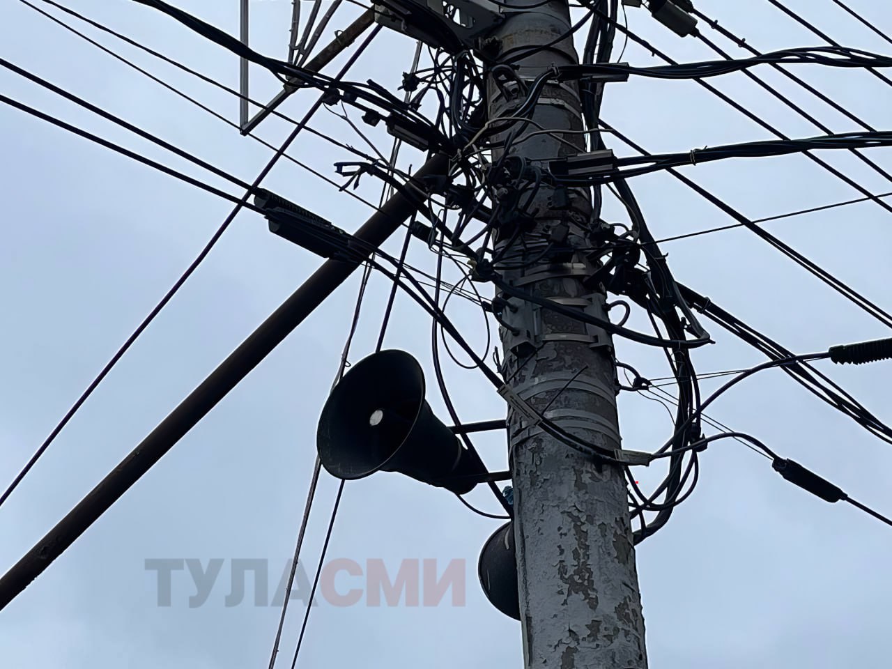 Внимание 17 ноября в Туле прозвучат сирены В Туле проведут плановую проверку систем оповещения населения Сирены завоют в понедельник 17 ноября Услышать сигнал можно будет с 16 00 до 18 00 Звучание будет кратковременным Проверка носит исключительно технический характер Жителей просят сохранять спокойствие Проверки проводятся регулярно для обеспечения исправной работы систем 1  2   Подпишись на новости