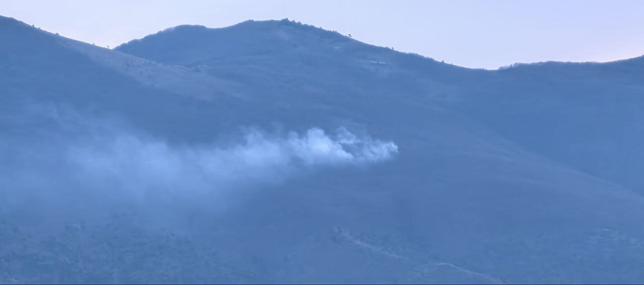 В Новороссийске ликвидируют лесной пожар Новороссийцы утром увидели полоску дыма на склоне Маркотхского хребта О том что произошло рассказали ГУ МЧС по Краснодарскому краю В 04 33 диспетчеру Новороссийского пожарно спасательного гарнизона поступило сообщение о пожаре в горах В 04 34 к месту вызова незамедлительно направлены подразделения Новороссийского пожарно спасательного гарнизона По прибытии к месту первых пожарных подразделений установлено что произошло возгорание лесного массива При ликвидации пожара от РСЧС задействовано 35 человек 8 единиц техники в том числе от МЧС России задействовано 4 человека 1 единица техники Площадь от 0 5 до 1 га Информация уточняется novorab official