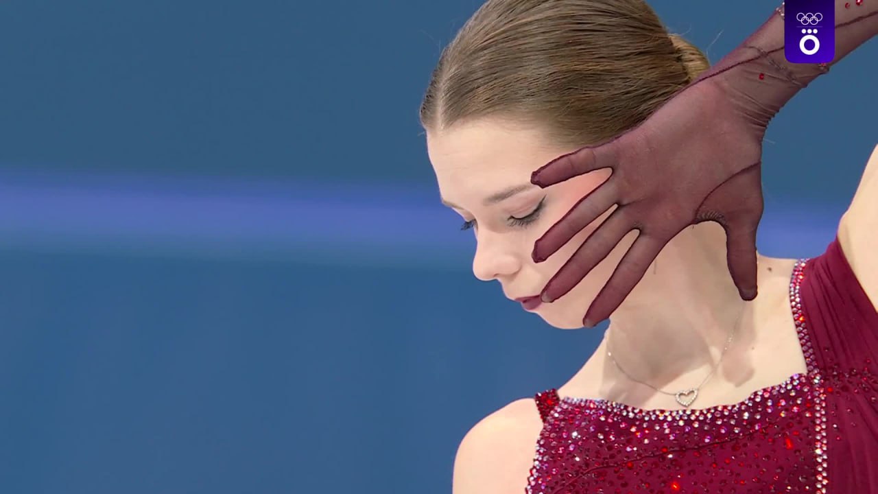 Соревнования открывает Виктория Сафонова из Беларуси Фигуристка тоже выступает в нейтральном статусе   54 57 балла Смотри Олимпиаду в Okko