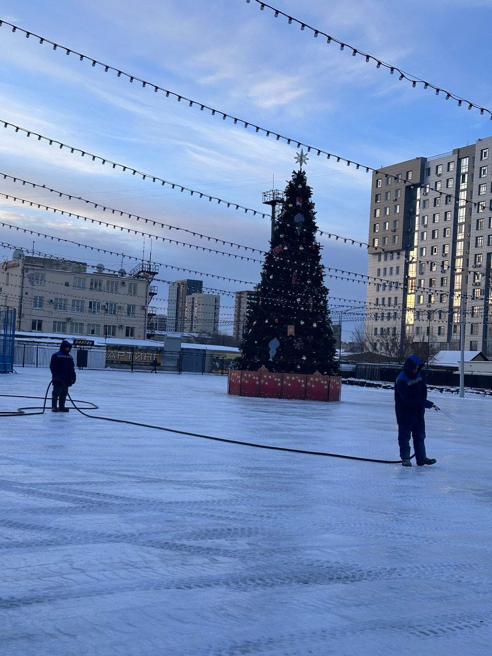 Каток в Городском саду имени Пушкина В Городском саду им А С Пушкина стартовали работы по подготовке ледового поля катка Фото Городской сад им А С Пушкина Подписывайтесь будьте в курсе культурных событий МАХ Телеграм