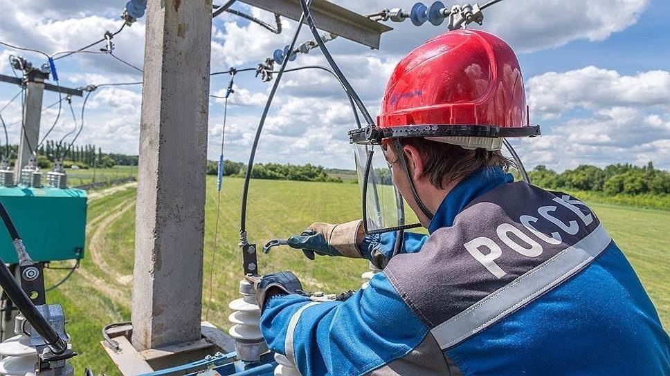 В Анапе и пригородах 27 июня отключат свет По информации «Россети Кубани» сегодня в самом городе-курорте и трёх населённых пунктах Анапского района временно ограничат энергоснабжение. Отключения коснутся: -с 09:00 до 16:00 ст. Гостагаевская: ул. Свободы, Колхозная, Почтовая, Линейная, Урожайная, Украинская, Первомайская; -с 09:00 до 16:00 пос. Верхнее Джемете: ул. Дмитрия Орехова, Лазурная, Свободы, Видная, Рассветная, Роз; -с 09:00 до 16:00 с. Варваровка: ул. Зеленая, Горная, Янтарная, переулок Зелёный и Рубиновый проезд с 09-00 до 16-00. Кроме того, как сообщают «Электросети Кубани», в связи с проведением неотложных ремонтных работ на трансформаторной подстанции с 09:00 до 15:00 в Анапе не будет электричества в 12 микрорайоне, дома № 12, 16, 17, 32, 33, 34, 35, 36, 37, 40, 45, по ул. Стаханова, 15, Астраханская, 79 и 89.