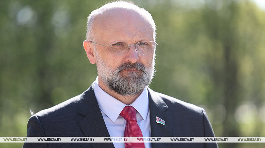 Александр Лукашенко назначил спецпредставителя Беларуси по реализации договора о гарантиях безопасности в Союзном Государстве.  Заместитель министра иностранных дел Игорь Секрета назначен специальным представителем Республики Беларусь по вопросам реализации договора с Российской Федерацией о гарантиях безопасности в рамках Союзного государства.  ПОДПИСАТЬСЯ   ПРИСЛАТЬ НОВОСТЬ