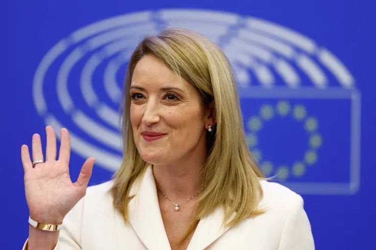 Страсти европейцев: глава Европарламента пригрозила подать в суд на Еврокомиссию из-за оборонных расходов — СМИ Глава Европарламента Роберта Метсола угрожает иском из-за стремления Еврокомиссии согласовать оборонные расходы в обход Европарламента. Источники отмечают, что Метсола обратилась к Урсуле фон дер Ляйен с просьбой изменить правовую основу для привлечения 150 млрд евро на перевооружение Европы так, чтобы инициатива не осуществлялась в обход Европарламента. Законодательный орган ЕС готов судиться, если ЕК проигнорирует эту просьбу, а решение Еврокомиссии обойти участие Европарламента в вопросе финансирования оборонных нужд сообщества сочтет незаконным. Прислать новость