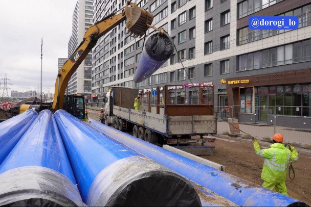 В Петербурге начались гидравлические испытания теплосетей В Петербурге до 1 июня пройдут 92 гидравлических испытания тепловых сетей. Об этом сообщает "Фонтанка.ру" со ссылкой на комитет по энергетике и инженерному обеспечению Смольного. Подготовка к предстоящему отопительному сезону, которая поможет выявить слабые участки теплосетей и избежать аварий зимой, охватит 14 районов города. Так, специалисты АО "ТЭК СПб" выполнят 41 гидравлическое испытание тепловых сетей в Кировском, Красногвардейском, Пушкинском, Выборгском, Колпинском, Приморском, Красносельском, Невском, Петроградском и Василеостровском районах Петербурга. В то же время АО "Теплосеть Санкт-Петербурга" проведёт 2 испытания в Кировском и Красносельском районах, а ООО "ТЕПЛОЭНЕРГО" — 4 испытания в Петроградском районе. ООО "Петербургтеплоэнерго" запланировало 45 гидравлических испытаний в Центральном, Адмиралтейском, Петроградском, Курортном, Петродворцовом и Пушкинском районах. Уточняется, что во время проверок давление в трубах повысят на 25% выше нормы, а температуру воды снизят до 40 градусов для безопасности. Согласно сообщению, петербуржцы могут узнать, попадает ли их дом в зону испытаний, на сайте комитета по энергетике или на сайтах теплоснабжающих компаний. пресс-служба правительства Ленобласти