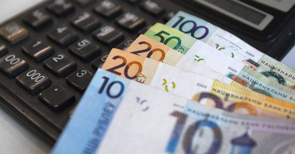 Будьте в курсе   В Беларуси внесены изменения в условия оплаты труда в сфере культуры В соответствии с Постановлением Министерства культуры от 31 декабря 2025 года 155 увеличивается надбавка за высокие профессиональные и творческие достижения а также за сложность и напряжённость труда на семь процентных пунктов Диапазон размера средств направляемых на надбавку устанавливается от 17 до 32 вместо ранее действовавшего диапазона от 5 до 25 Кроме того увеличивается размер средств направляемых на надбавку за работу в отрасли для работников бюджетных организаций культуры с 64 до 66 Постановление вступает в силу 6 февраля 2026 года и распространяет своё действие на отношения возникшие с 1 января 2026 года Подписывайтесь