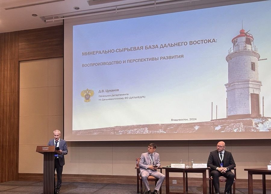 Оперативники приморского УФСБ задержали руководство Дальнедрами Сотрудники УФСБ России по Приморскому краю в настоящее время проводят обыски в Департаменте недропользования по Дальневосточному федеральному округу Дальнедра сообщили PRIMPRESS источники близкие к правоохранительным органам   Подробнее на сайте PRIMPRESS в MAX ДЗЕН ЧАТ БОТ