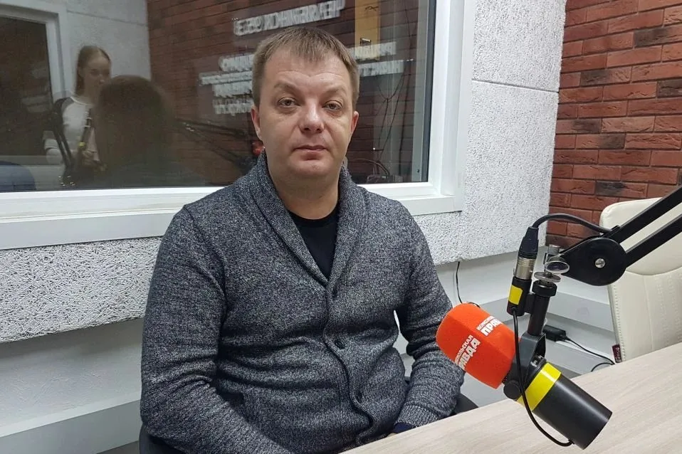 Алексей Федичкин председатель государственного комитета охраны объектов культурного наследия Челябинской области покидает пост Его полномочия будут прекращены 30 апреля Постановление подписал губернатор Алексей Текслер Оно опубликовано на портале правовой информации В документе указано что Федичкин уходит по собственной инициативе Госкомитетом по охране культурного наследия Алексей Федичкин руководил с сентября 2019 года до этого работал в управлении организационной и контрольной работы правительства Челябинской области