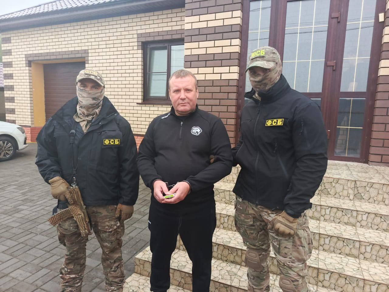 Имущество экс начальника ГАИ Челябинска требуют обратить в пользу государства Иск к Александру Гайде рассматривают в Центральном районном суде Ближайшее заседание состоится 14 ноября Александр Гайде сейчас находится под следствием В мае его заключили под стражу из за обвинения в превышении должностных полномочий и получении взяток в виде автомобилей Volvo S80 и Toyota Camry строительных материалов и бытовой техники Подписаться на канал ЕАН Челябинск