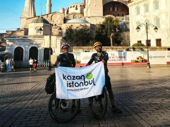 Велосипедисты из Казани достигли своей финальной цели Стамбула Они находились в пути более 50 дней и проехали на велосипеде свыше 4000 километров респект за настойчивость и выносливость 116 RU Новости Казани
