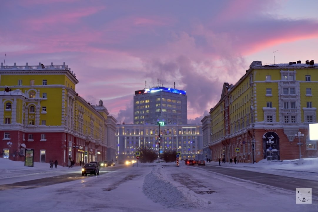 Маршрут Норильск город трудовой доблести занял первое место во всероссийском конкурсе Его разработала Станция детского и юношеского туризма и экскурсий Он стал лучшим в номинации Маршруты по местам боевой славы Состязание организовано Центром всестороннего развития детей Прогресс Оно ищет в каждом регионе лучшие познавательные маршруты для знакомства детей с историей культурой традициями и выдающимися личностями края и обеспечивает включение этих маршрутов в программы организованного детского отдыха внеурочной деятельности форумов и конгрессов с участием школьников В этом году на всероссийский этап поступило 89 заявок из 33 субъектов РФ Красноярский край представил на конкурс пять маршрутов в двух номинациях Маршруты по местам боевой славы города трудовой доблести и Маршруты по особо охраняемым природным территориям В номинации Маршруты по местам боевой славы участвовало 13 проектов Результаты Норильск город трудовой доблести Станция детского и юношеского туризма и экскурсий Красноярск город трудовой доблести Красноярский краевой центр туризма и краеведения В номинации Маршруты по особо охраняемым природным территориям 43 участника красноярские проекты заняли следующие позиции История голосистой горы Краснотуранский район 5 место Водопады Елового камня Норильск 7 место Красноярск город гор и лесов Боготол Минусинск 9 место Если у вас есть интересные новости пишите нам сюда severokraibot
