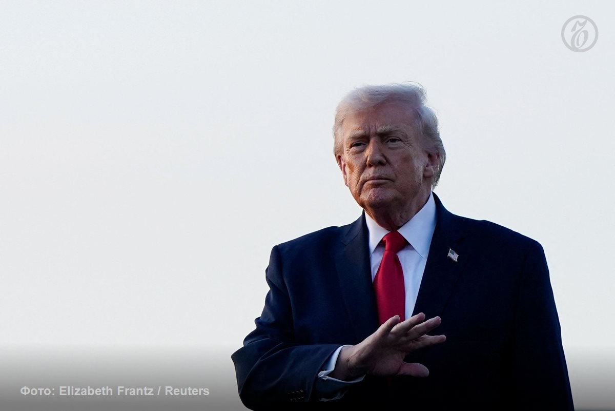 Обещанное Дональдом Трампом еще в свой первый срок расширение внутреннего производства США после введения пошлин в отношении Китая не состоялось фиксируют экономисты Выпавшие поставки заменялись не собственной продукцией США а товарами из других стран При этом речь шла не о диверсификации а лишь о перераспределении закупок между крупнейшими поставщиками торговля с которыми ранее уже была налажена Вместе с тем сохранялась косвенная зависимость от КНР хотя финальная сборка продукции переносилась в другие государства комплектующие по прежнему поставлялись из Китая Новые же тарифные ограничения развернутые Дональдом Трампом в 2025 году усилили все эти тенденции считают аналитики Подписывайтесь на Ъ в Telegram в MAX Оставляйте бусты