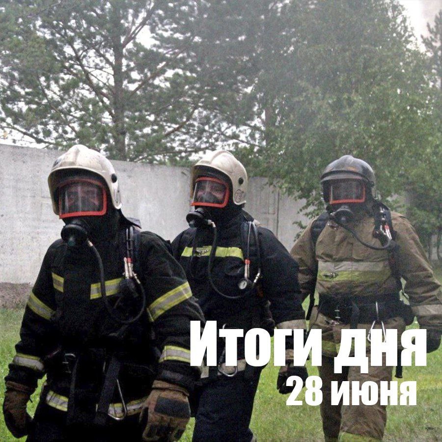 За сутки в Новосибирской области: произошло 19 пожаров; на водоемах без происшествий; спасатели ликвидировали последствия 15 ДТП. Сегодня ночью в рабочем поселке Сузун Сузунского района произошел пожар в частном бревенчатом доме. На момент прибытия первого пожарного подразделения горели дом и баня. Меньше чем за час огнеборцы ликвидировали открытое горение. Пострадавших нет. В результате пожара огнём повреждены крыша и стены, а также уничтожены веранда и баня. Общая площадь пожара составила 137 квадратных метров. На происшествие реагировали 14 человек и 4 единицы техники МЧС России. МЧС России напоминает: соблюдай правила пожарной безопасности; будь осторожен при использовании электроприборов; тщательно туши окурки; используй открытый огонь с осторожностью; установи в жилье пожарный извещатель.