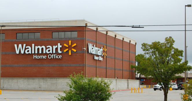 Walmart добрался до ChatGPT Торговая сеть заключила партнерство с OpenAI для интеграции покупок через ChatGPT Это позволит клиентам сетей Walmart и Sam s Club дочка Walmart оптовой и мелкооптовой торговли покупать товары через чат с функцией Instant Checkout напрямую без приложений корзин оформлений заказов Просто чат клик и заказ уже летит к покупателю Walmart OpenAI RetailTech Ecommerce ChatGPT retail retailnews shopping onlineshopping маркетплейсы онлайн торговля технологии ритейл новостиритейла Знание сила Подписка кнопка