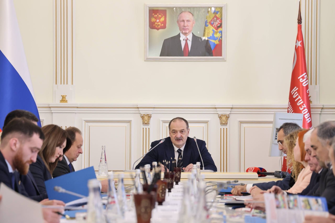 Сергей Меликов проводит итоговое в этом году заседание по вопросам развития Движения Первых в Дагестане   Подпишись на ДП в МАХ