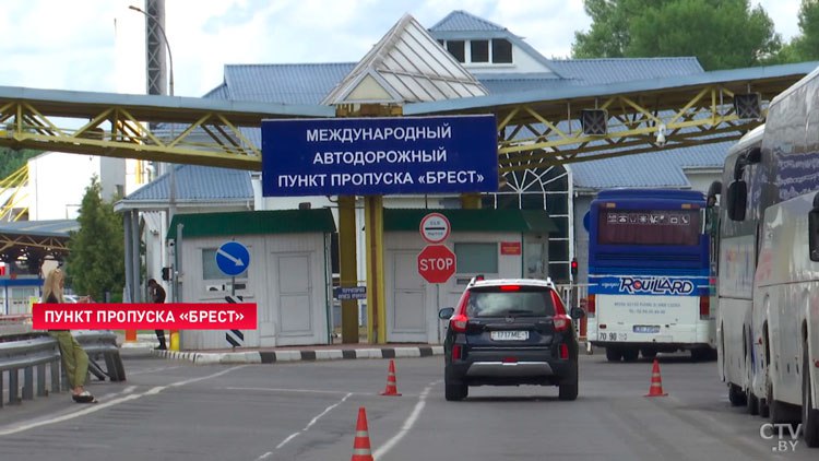 Важно: ремонт дороги в пункте пропуска «Брест» С 30 июня по 14 июля в пункте пропуска «Брест» будут проводиться плановые работы по ремонту асфальта. Возможны затруднения при пересечении границы. Учитывайте эту информацию при планировании поездки! #Беларусь #Польша #граница #Ремонт