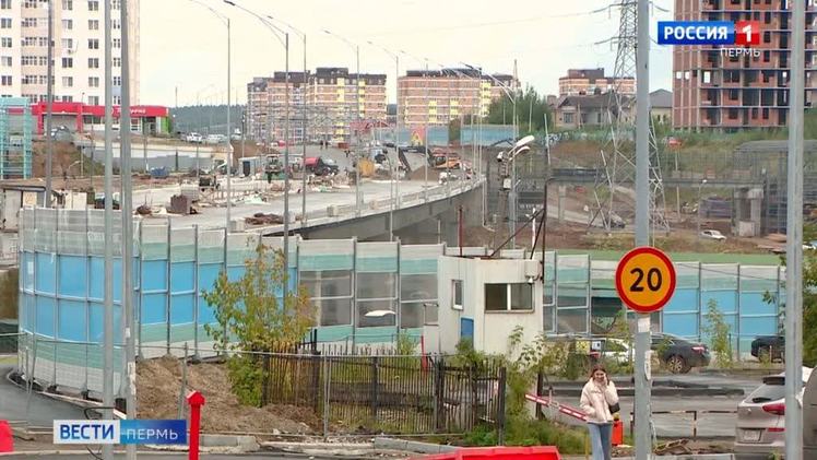 В Перми по ночам будут закрывать движение транспорта на участке ул. Старцева    С 00:00 до 5:30 с 2 октября по 4 октября и с 7 октября по 8 октября будет временно прекращено движение по ул. Старцева  на выезде к ул. Грибоедова . Как сообщили в ГКУ "Центр безопасности дорожного движения Пермского края", ограничение вводится в целях обеспечения безопасности дорожного движения при выполнении окрасочных работ надземного пешеходного перехода.