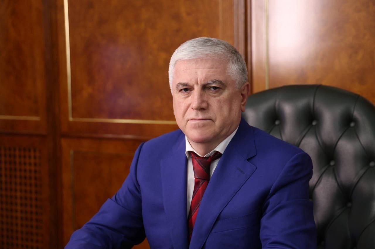 Глава Махачкалы Юсуп Умавов объявил о сложении полномочий. Обязанности мэра будет исполнять Нариман Темуркаев. ГТРК «Дагестан» www.gtrkdagestan.ru RUTUBE SMOTRIM