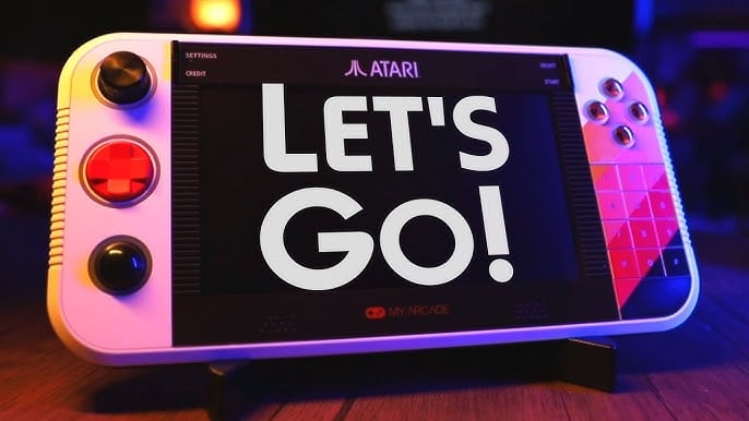 Atari анонсировала портативную консоль Gamestation Go  Gamestation Portable претерпела значительные изменения и превратилась в Gamestation Go с необычным набором контроллеров: аналоговый стик и D-pad соседствуют с трекболом и цифровой клавиатурой. Официальную презентацию ждем на выставке CES 2025 на следующей неделе.  Читайте подробнее на Kupikod Media