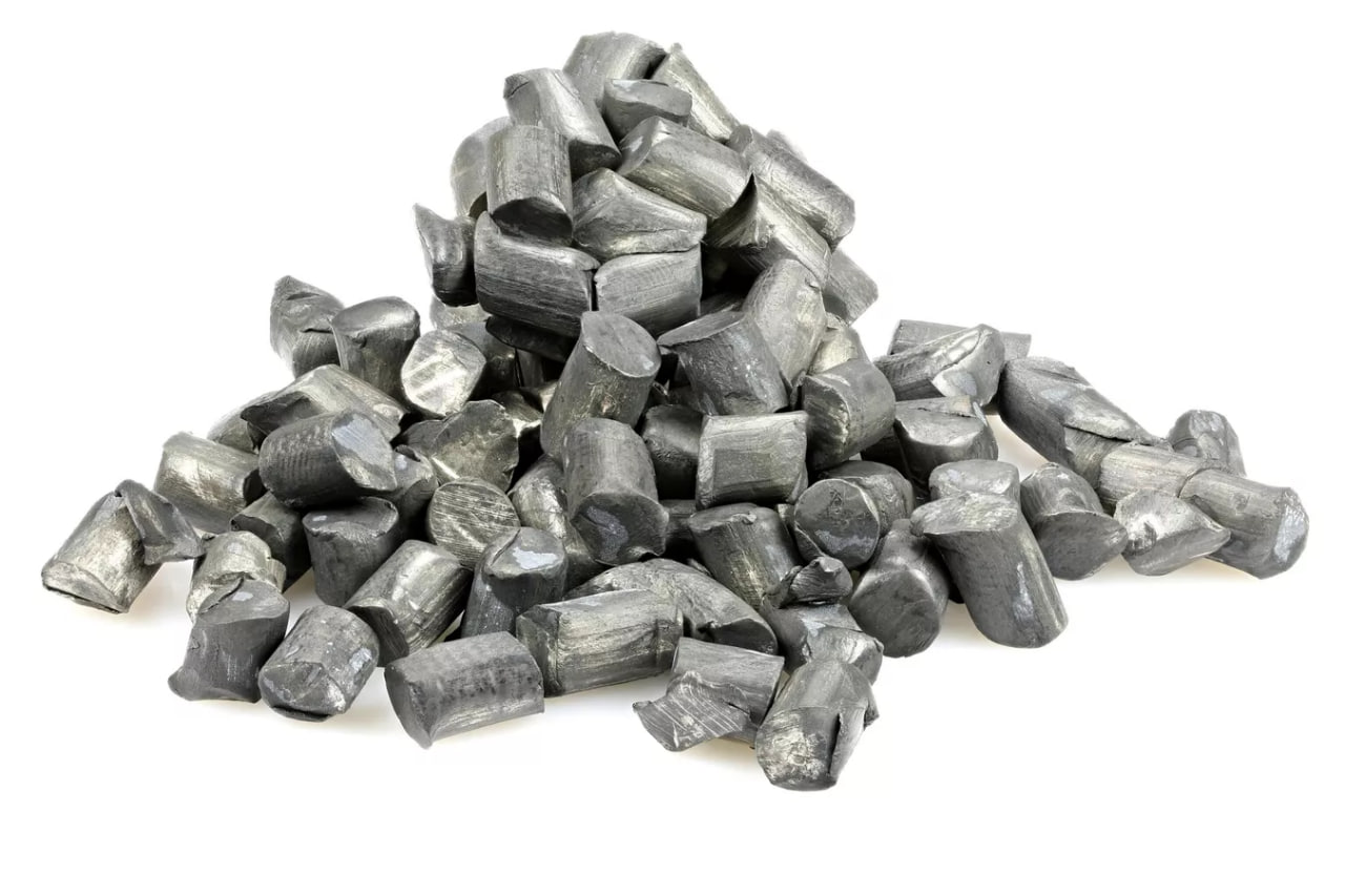 Запасы лития на балансе Колмозерского месторождения в Мурманской области по итогам доразведки в 2025 году выросли вдвое рассказал в интервью РИА Новости руководитель Роснедр Олег Казанов Прирост составил 860 тыс тонн Колмозерское наиболее перспективное месторождение литиевых руд в России Его разрабатывает совместное предприятие Росатома и Норникеля Подписаться на РИА Новости экономика Все наши каналы