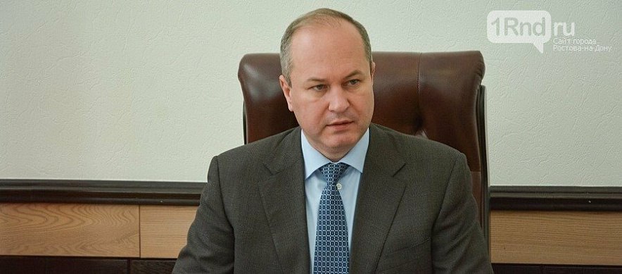 Суд продлил арест на имущество Виталия Кушнарёва до 3 октября В Ростове, в Москве и на Дону арестованы земельные участки, здания и нежилые помещения, автомобиль AUDI 2019 года. Кроме того, как ранее сообщал источник 1Rnd в силовых структурах, в этот список также попали итальянское ружьё и мотоцикл «Харли-Дэвидсон». Напомним, арест экс-замгубернатора — министра транспорта Ростовской области продлили до 3 октября. Судебное заседание отложили на 12 мая 2025 года. Предложи нам новость