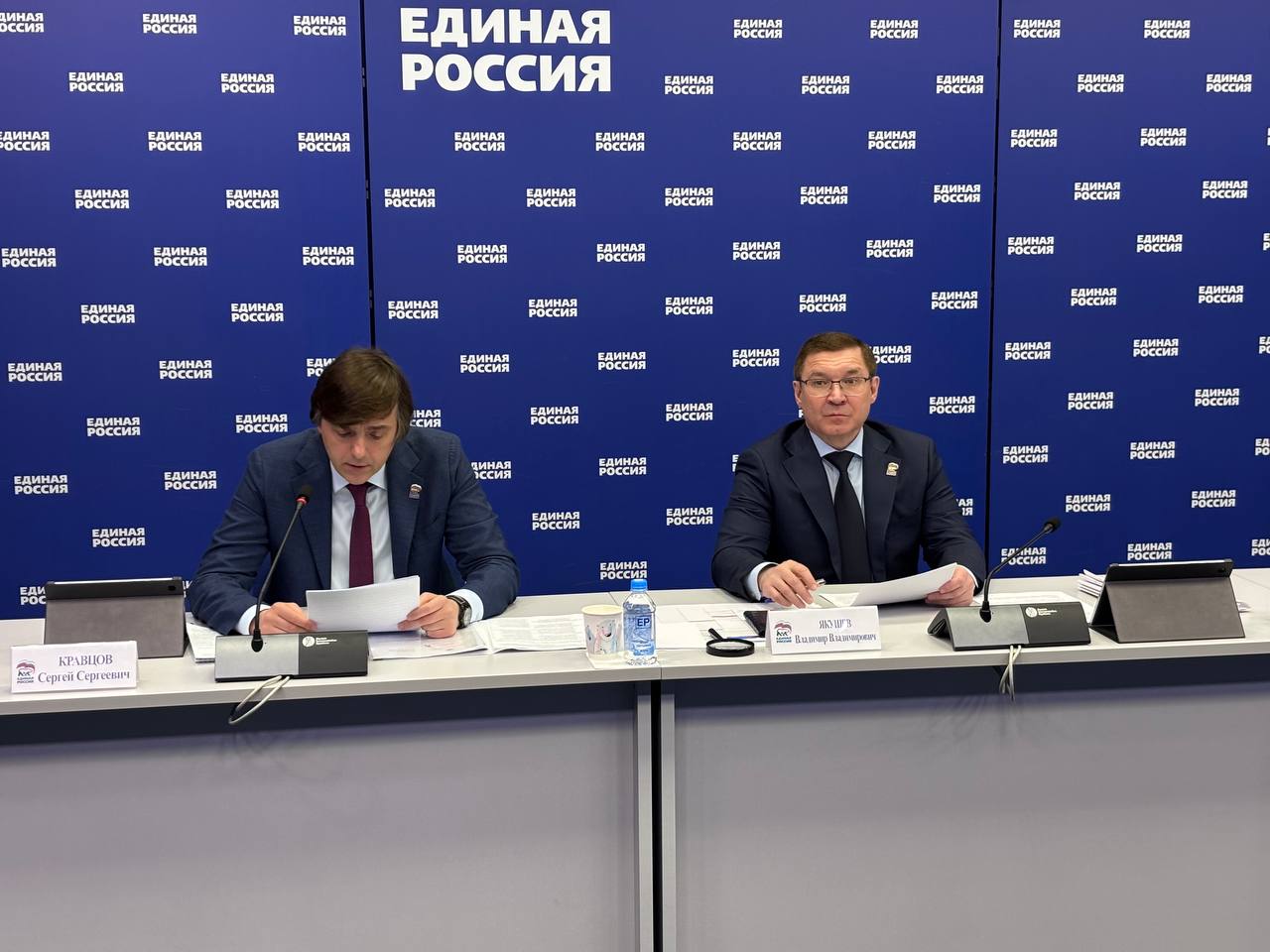 Сергей Кравцов назвал регионы-должники по вводу школ после строительства и капремонта Это Вологодская, Кемеровская, Кировская, Курская, Новосибирская, Ростовская, Сахалинская области, Ненецкий автономный округ. Часть объектов также не введена в Башкирии, Приморском, Хабаровском краях, Архангельской, Иркутской, Кировской, Новосибирской областях еще с 22-23-х годов, сообщил министр просвещения на штабе в Единой России.