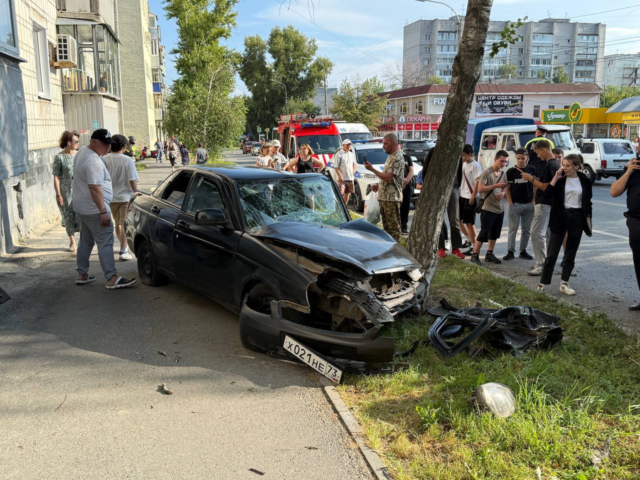 13-летний подросток врезался в дерево на «Приоре» в Ульяновске. По предварительной информации, мальчик не справился с управлением, и машина вылетела с дороги. Подростка с травмами доставили в больницу. Специалисты выясняют, как несовершеннолетний оказался за рулём и при каких обстоятельствах произошла авария. Подписаться Прислать новость