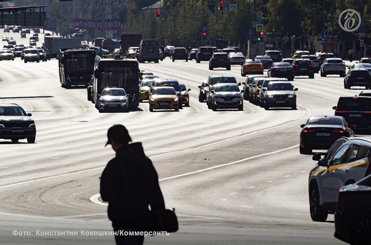 Верховный суд рассмотрит вопрос об условиях выдачи транзитных номеров на автомобиль без ПТС никогда не стоявший на учете в РФ По иску предпринимательницы купившей такие машины на аукционе таможенного конфиската арбитражные суды обязали ГИБДД оформить госномера для перегона автомобилей к месту продажи Однако ведомство настаивает что без ПТС нельзя проверить безопасность автомобилей которые могут быть годными остатками транспортных средств передвигаться на которых нельзя Решать кто прав будет экономколлегия ВС Подписывайтесь на Ъ Оставляйте бусты
