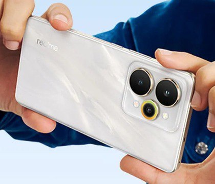 Анонсирован среднебюджетный смартфон Realme 15 7000 мА ч 80 Вт Dimensity 7300 Компания официально представила дизайн нового устройства и раскрыла даты его выхода на рынок Главной особенностью Realme 15 является уникальный дизайн с первой в отрасли технологией затенения Также в опубликованных компанией материалах подтверждается емкость аккумулятора 7000 мА ч и скорость зарядки 80 Вт