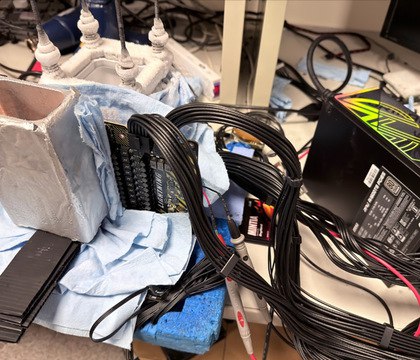 MSI GeForce RTX 5090 Lightning Z разогнали до рекордных 3 75 ГГц с использованием BIOS на 2500 Вт В сети появляется все больше информации о премиальной видеокарте MSI GeForce RTX 5090 Lightning Z с двумя разъемами 12V 2 6 и 40 фазной VRM Специалист по разгону с ником Lucky n00b сообщил что этот графический ускоритель предназначен исключительно для профессиональных оверклокеров и не будет продаваться в розничных магазинах